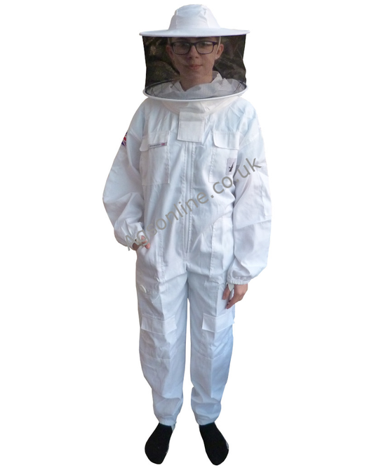Child wearing Weißer Kinder- Baumwoll Imkeranzug mit Rundschleier