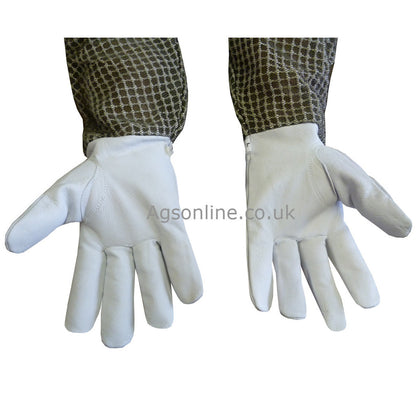Palms of Gants d'apiculteur en cuir with Verte 3 couches mesh cuffs