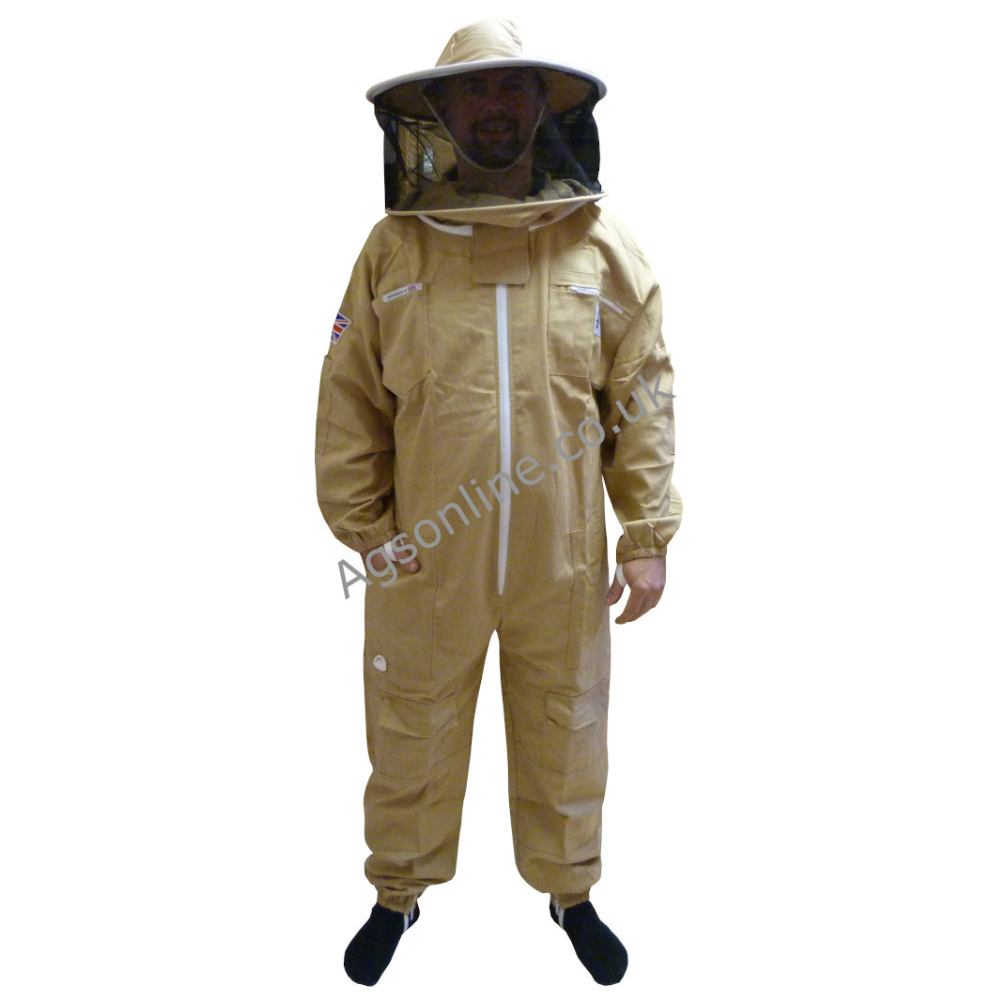 Vista frontal de Oliva algodón traje de apicultor con careta redonda