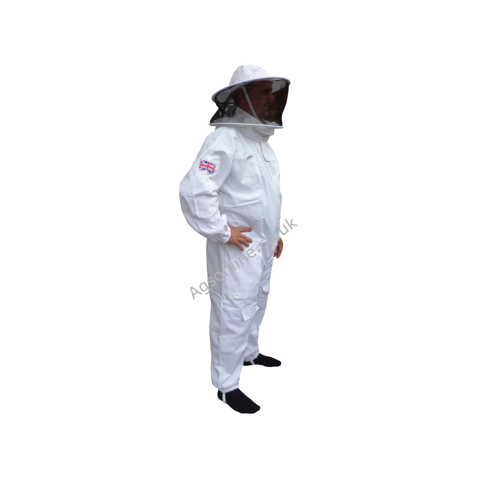 Vista a tre quarti di Bianca cotone tuta da apicoltore con maschera rotonda