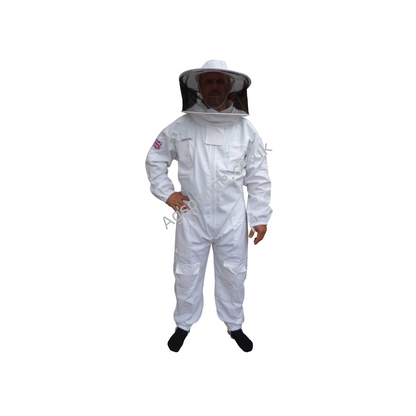 Vue de face de Blanche coton combinaison d'apiculteur avec voile rond