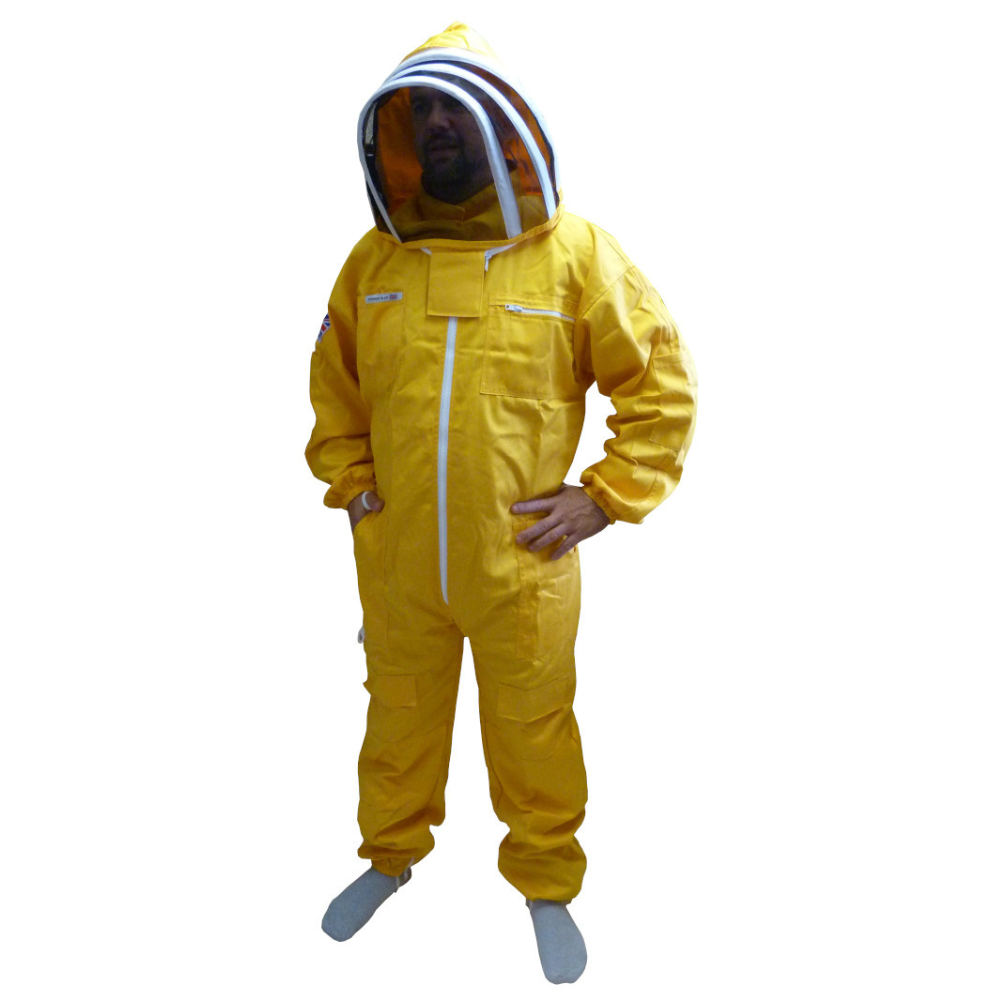 Vista frontal de Amarillo algodón Traje de apicultura con careta tipo esgrima